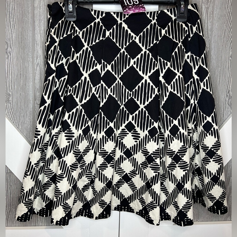 109. Talbots Petite Black & White Diamond A Line Pleated Lined Skirt 6P
